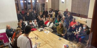 Reunión del comité de emergencia en Massanassa con vecinos participando