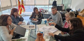 Reunión sobre la contaminación de las séquies en Alboraya con varios participantes