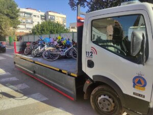 El Col·lectiu Soterranya ha entregado 15 bicicletas a escuelas de la comarca de l'Horta Sud afectadas por la DANA