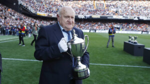 El exfutbolista de Aldaia Vicente Guillot es nuevo presidente de honor de la Asociación de Futbolistas del Valencia CF.