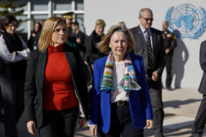 La delegada del Gobierno en la Comunitat Valenciana, Pilar Bernabé, visita junto a la secretaria de Estado de Defensa, María Amparo Valcarce, la base de la ONU en Quart de Poblet