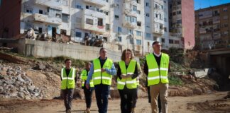 Visita a zonas afectadas de Torrent del vicepresidente Pámpols junto a la alcaldesa Folgado.jpeg