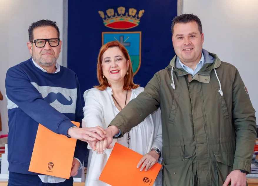 El Valencia y la Fundació VCF reconstruirán el campo del Polideportivo Municipal de Sedaví