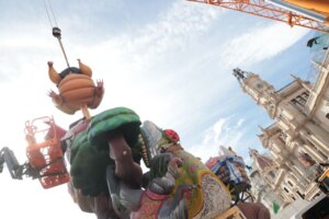 falla plaza del ayuntamiento de Valencia montaje