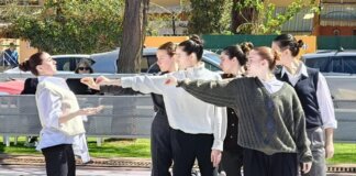 Un festival de danza lleva exhibiciones de contemporánea, española y clásica a las calles de Paiporta