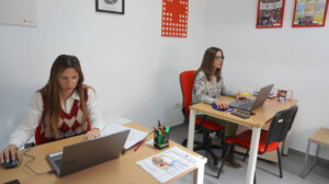 Manises incorpora una psicóloga y una trabajadora social