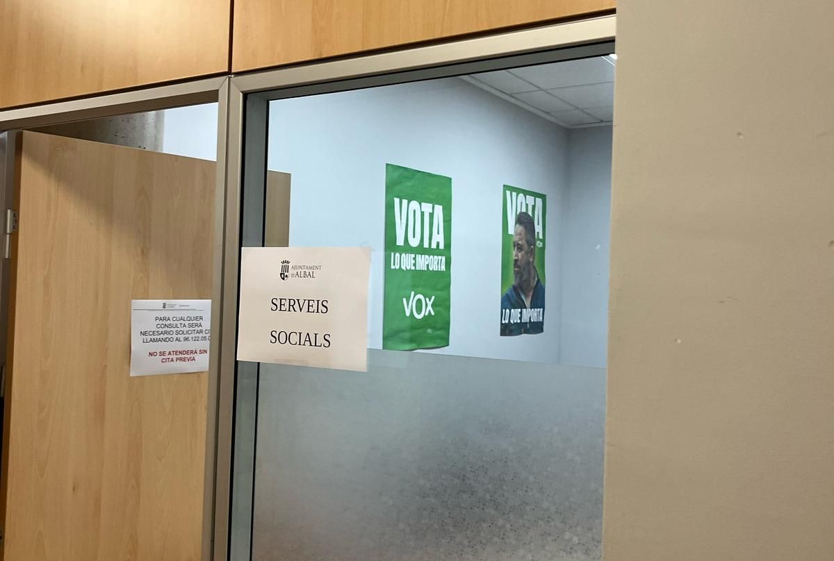 Compromís estudia acciones legales por la presencia de carteles de Vox en los Servicios Sociales de Albal