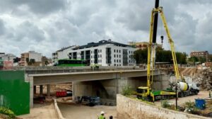 Obras de reconstrucción del puente ferroviario en Paiporta para Metrovalencia