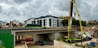 Obras de reconstrucción del puente ferroviario en Paiporta para Metrovalencia