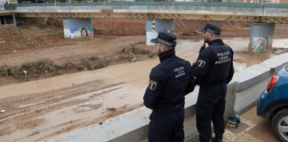 Policia Local Paiporta vigilando cauce barranco