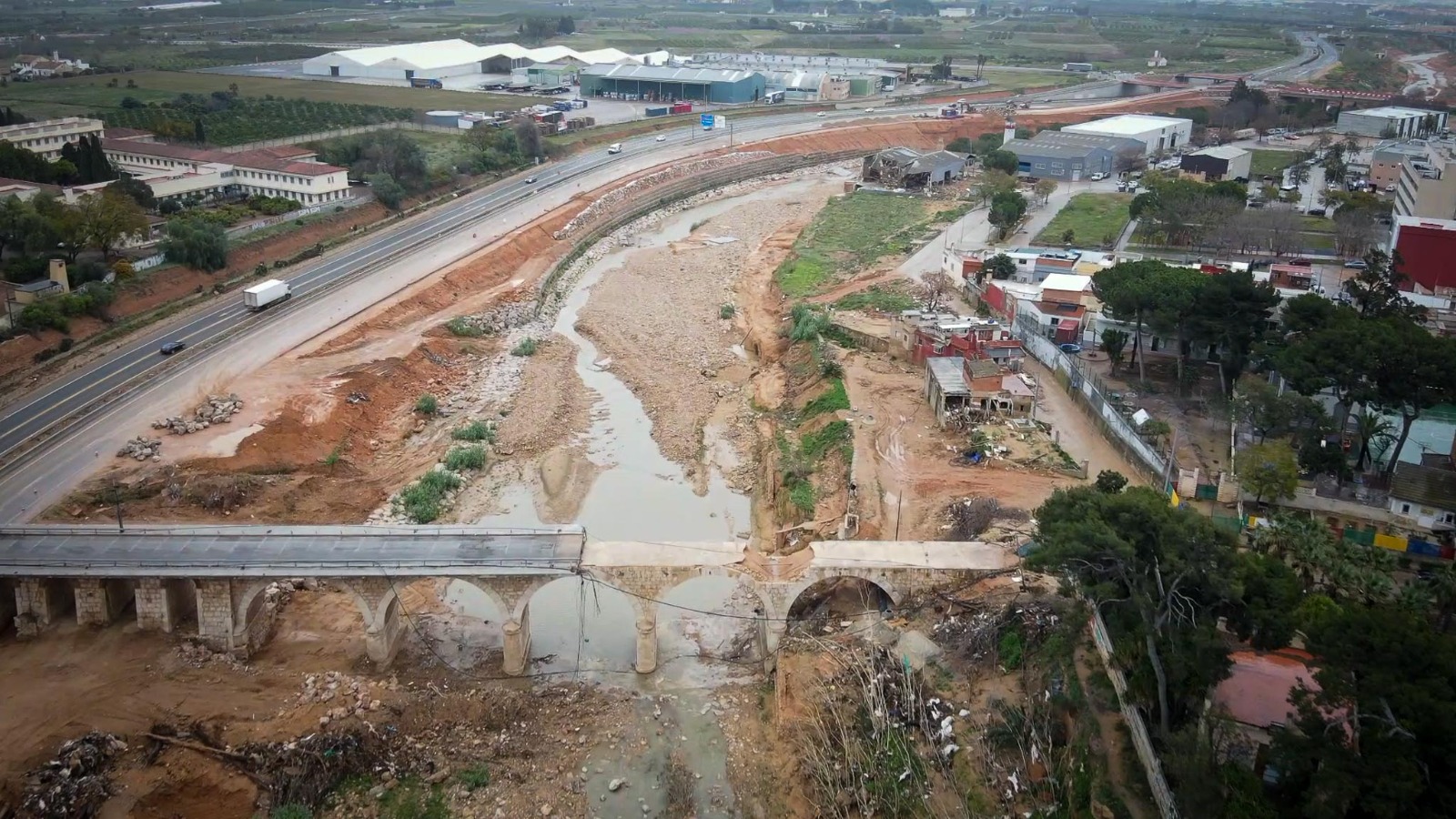 Vista aérea del cauce del río en Torrent tras las lluvias