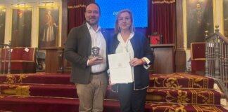 Manises, distinguida por su colaboración con la UV