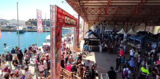 Multitud de personas en la Ciclosferia 2024 en La Marina de València