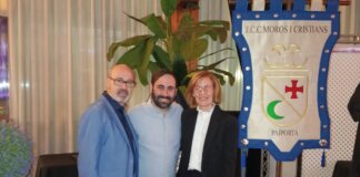 estandarte moros y cristianos de Paiporta donado por Intercomparsas Paterna