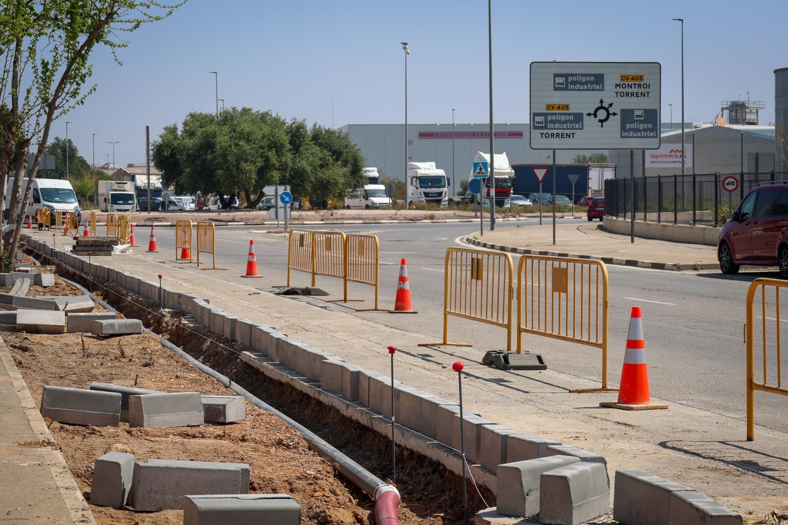 Obras de ampliación del carril bici en el polígono industrial de Torrent