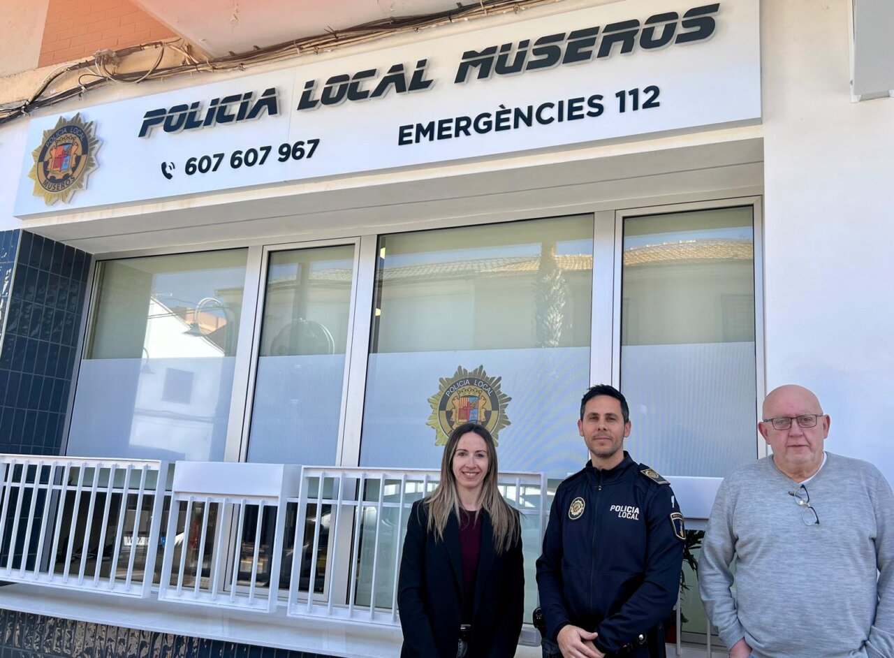 Sede de la Policía Local de Museros visita de la alcaldesa