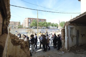 El Via Crucis de Picanya realiza paradas ante viviendas dañadas por la dana