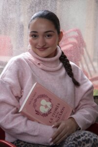 La escritora buñolense Silvia Sáez