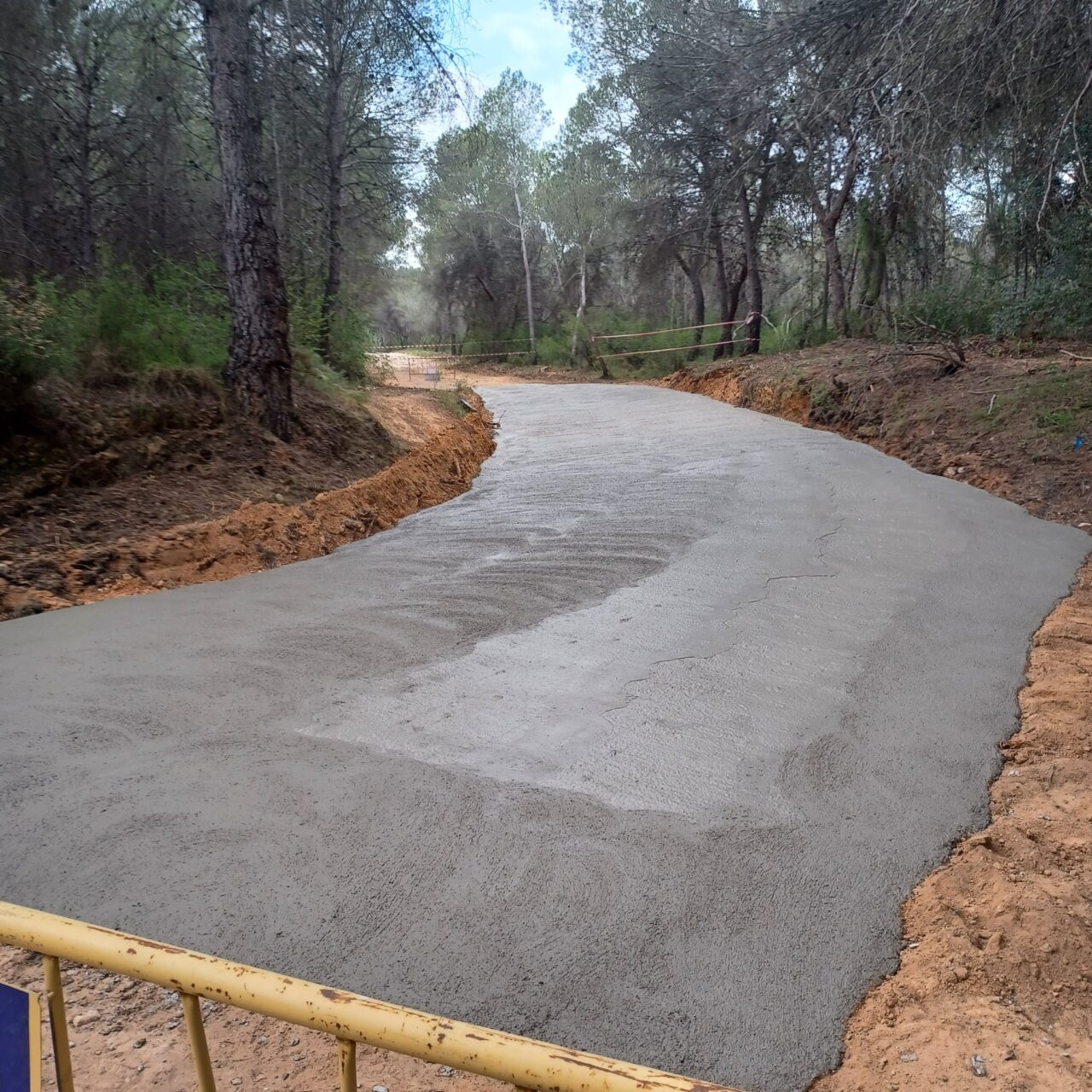 Paterna acondiciona caminos rurales y circuitos forestales