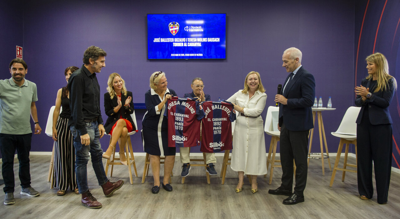 Acto de anuncio de la repatriación del fundador del Levante UD José Ballester