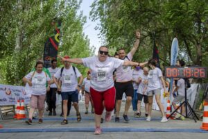 Participantes corriendo en la Carrera de les Capacitats en València