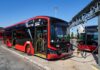 Autobús eléctrico de la EMT recargando en la cotxera de València