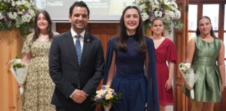 el-alcalde-de-paterna-con-la-nueva-reina-de-las-fiestas-2025-claudia-alacreu-gonzalez