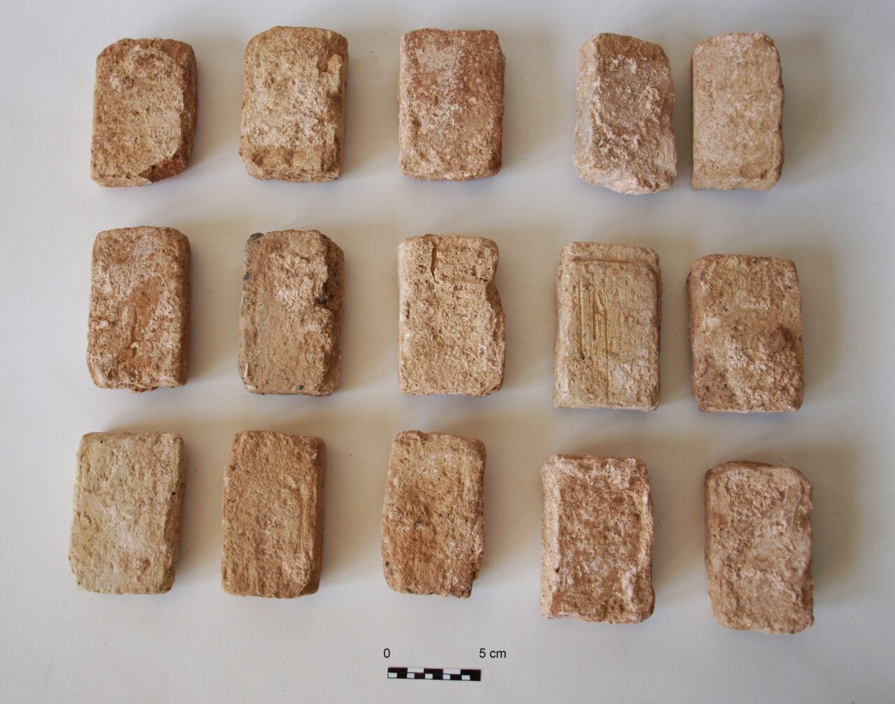 fragmentos-de-laterculi-o-ladrillos-utilizados-en-las-construcciones-de-la-epoca-romana-quart-de-poblet