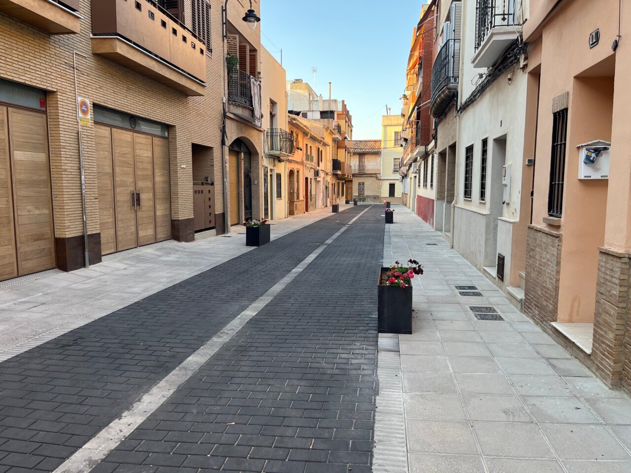 la-calle-cirilo-amoros-de-quart-de-poblet-totalmente-reurbanizada-y-adaptada-a-un-modelo-mas-sostenible