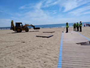 montaje-playas-temporada-bano-2025-la-pobla-de-farnals