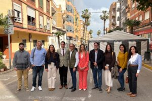 Inauguración de la XI Fira de Comerç Local en Museros con participantes y organizadores