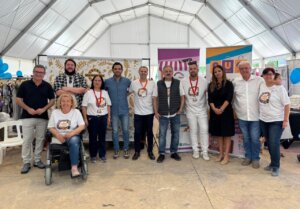 sagredo-junto-con-concejales-del-equipo-de-gobierno-local-y-representantes-de-las-asociaciones-de-comercio-de-paterna-en-la-gran-feria.