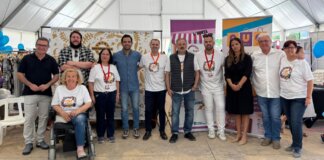 sagredo-junto-con-concejales-del-equipo-de-gobierno-local-y-representantes-de-las-asociaciones-de-comercio-de-paterna-en-la-gran-feria.