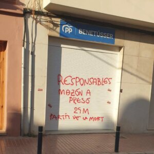 pintadas en las sedes del PP en Benetússer, Alfafar y Catarroja