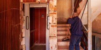 10 millones para reparar 300 ascensores dañados por la DANA en fincas con dependientes o discapacitados ascensor vivienda afectada por la DANA