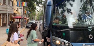 cata-rosa-autobus-playa