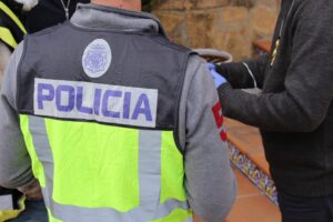 Agentes de la Policía Nacional durante una intervención en Aldaia