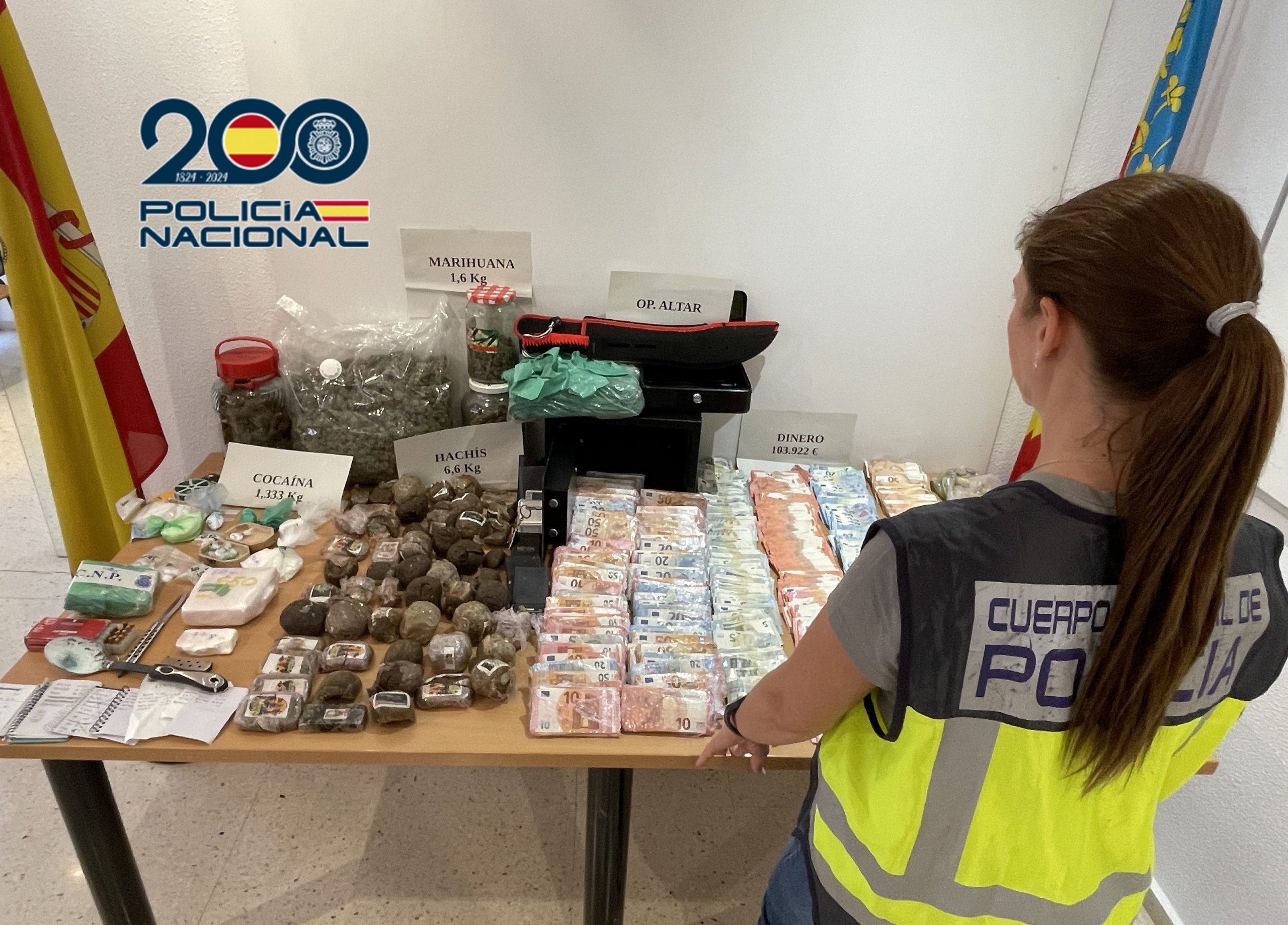 Operativo policial con drogas y dinero confiscado en Torrent
