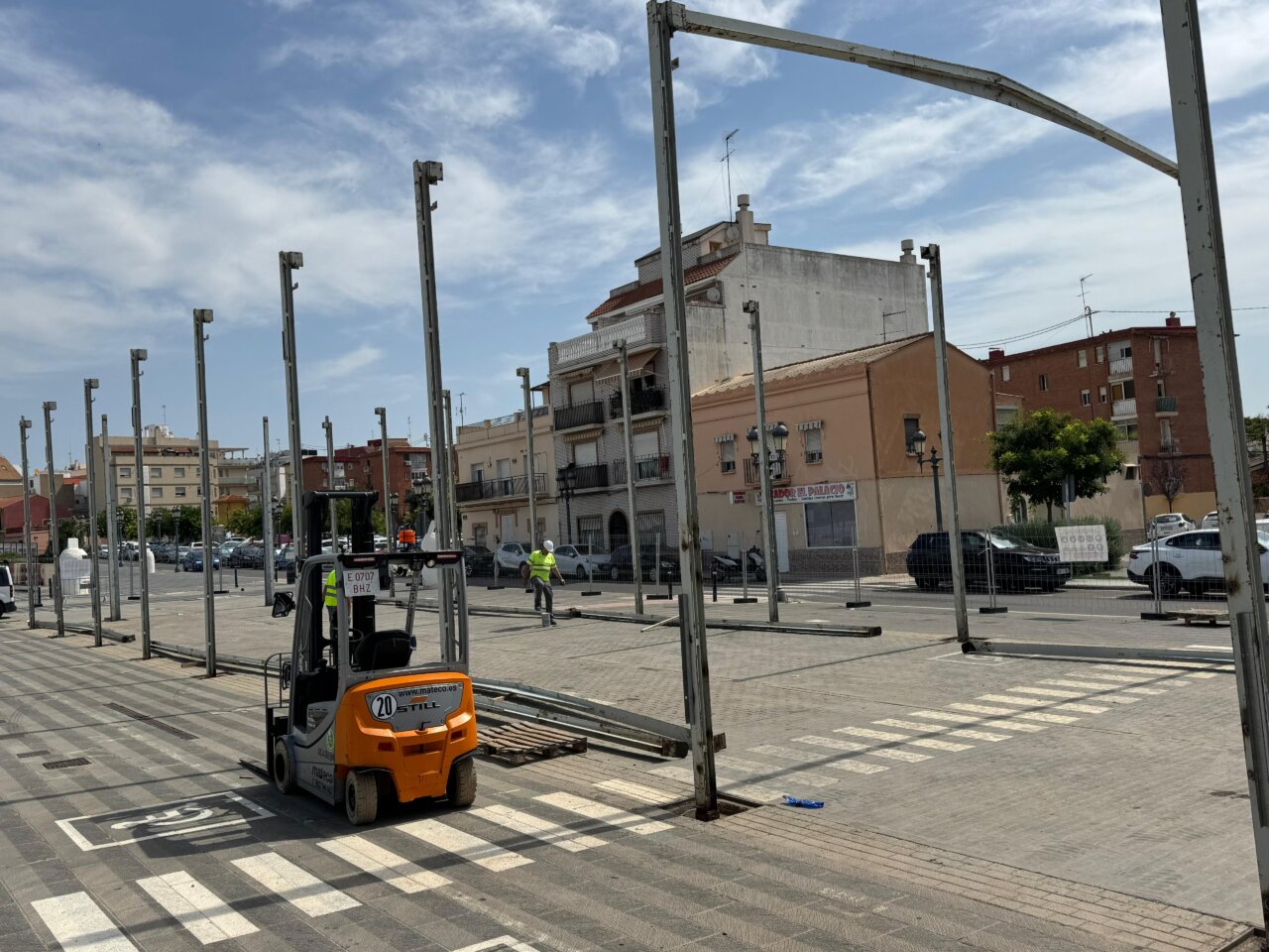 Inicio de los trabajos de montaje del cohetódromo en Paterna