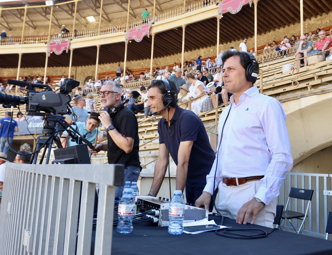 La correguda de bous impulsa l’audiència de les Fogueres en À Punt