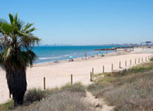 La playa de de Massalfassar, cerrado al baño a causa del arrastre de sedimentos por las lluvias playa de Massalfassar