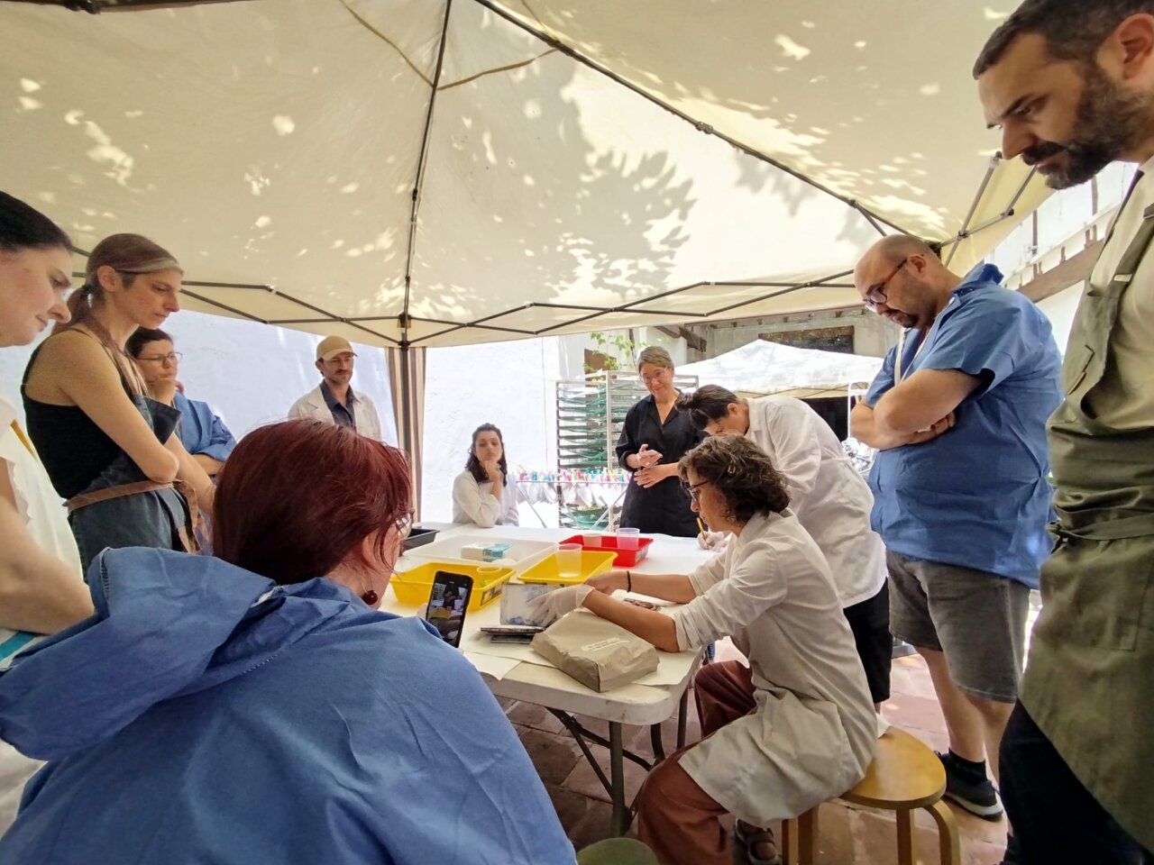 El Museo de l'Horta Sud forma a 14 profesionales en la restauración de fotos dañadas por catástrofes