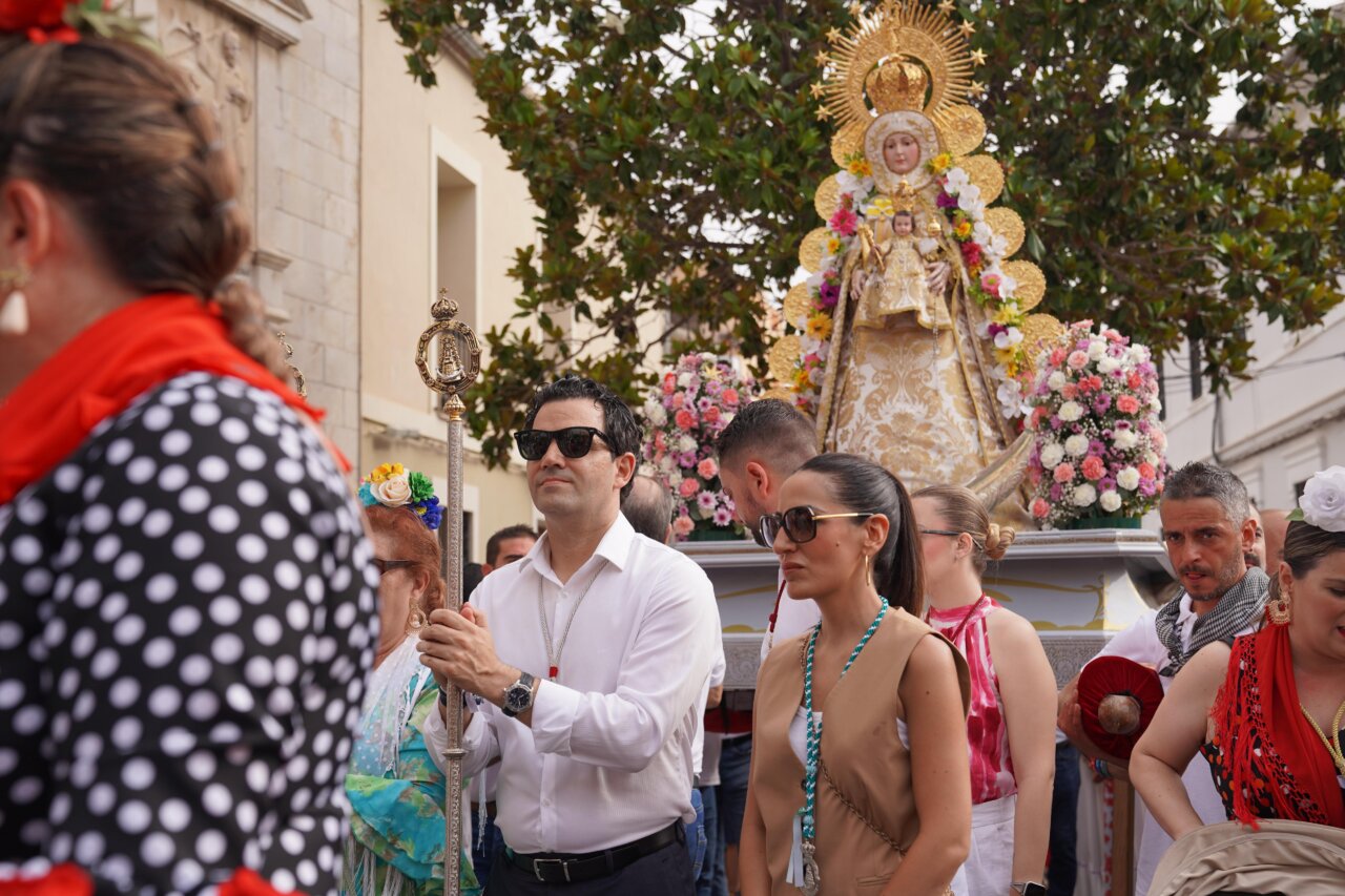sagredo-e-isabel-segura-durante-la-celebracion-de-la-romeria-del-rocio-en-paterna