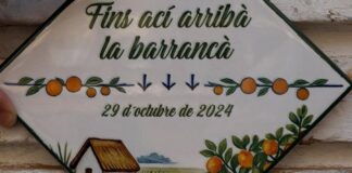 Taulell ceràmic instal·lat a Catarroja per recordar les inundacions de la DANA.