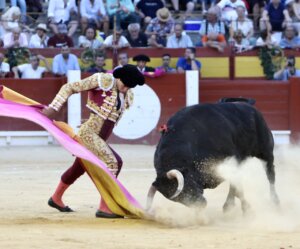 La correguda de bous impulsa l’audiència de les Fogueres en À Punt