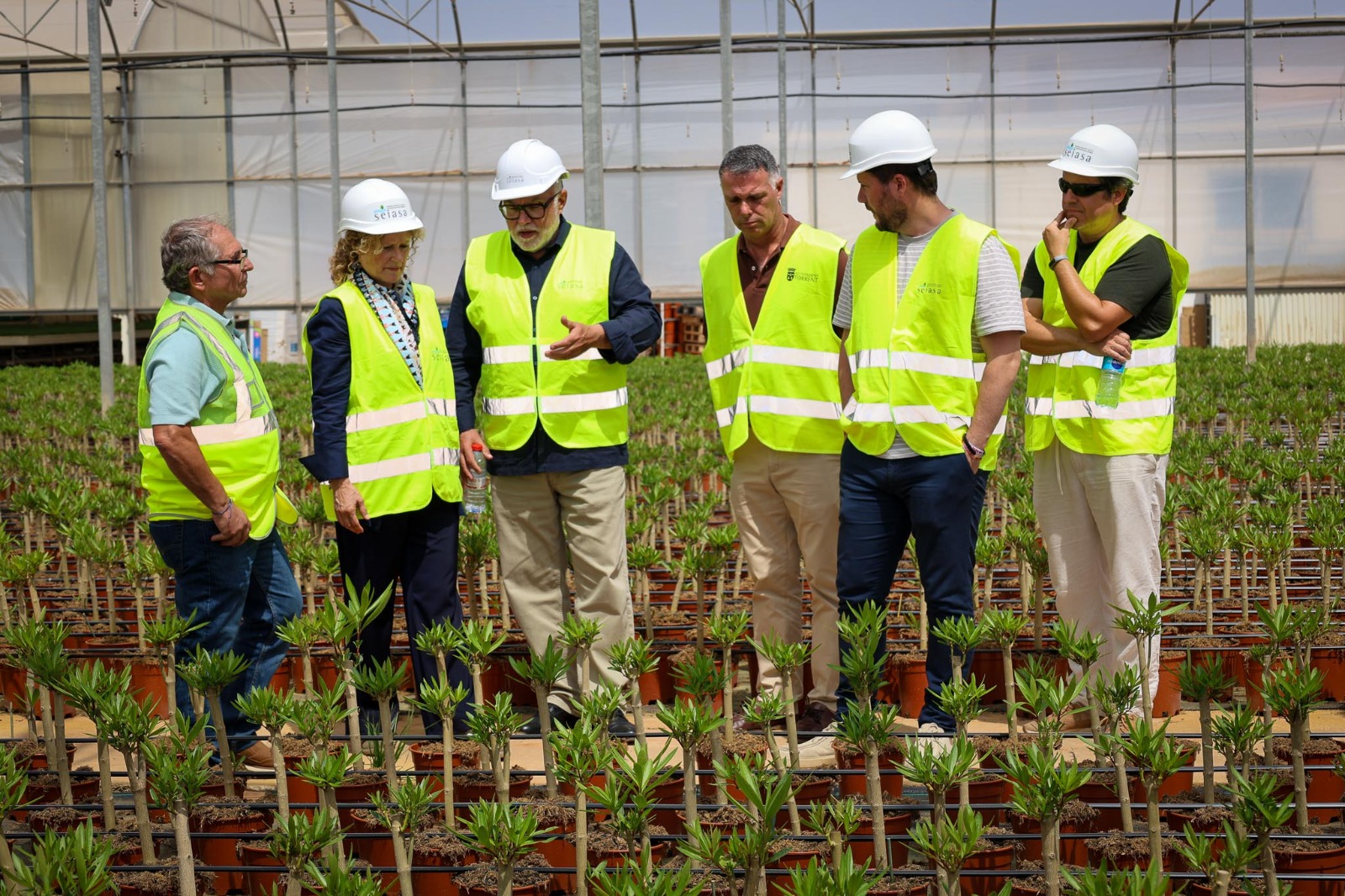 Visita del Ministerio de Agricultura a Torrent con autoridades y agricultores