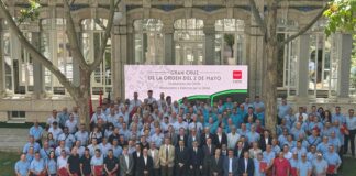 Grupo de conductores en homenaje por su apoyo tras la DANA en Madrid