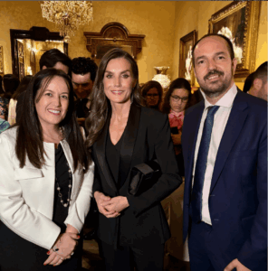 Guillermo Luján y Lorena Silvent con la familia real.