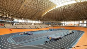 Interior del Palau Velòdrom Lluís Puig preparado para atletismo