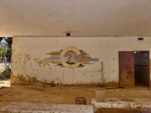 Mural del IES Berenguer Dalmau en Catarroja, dañado por inundaciones.